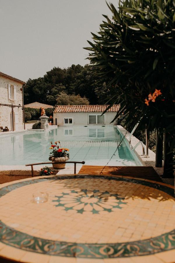 Domaine Amourella Aparthotel Lambesc Exterior photo